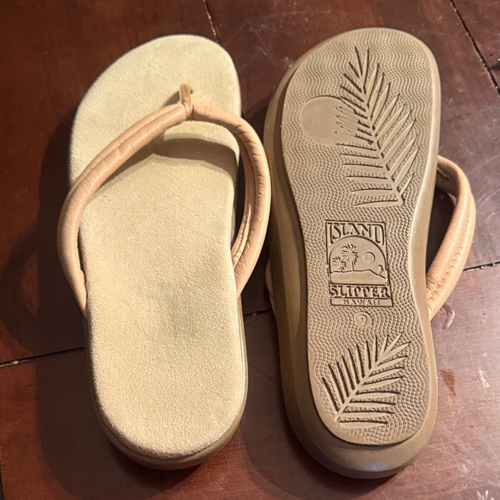 Women's Beige Flip Flops